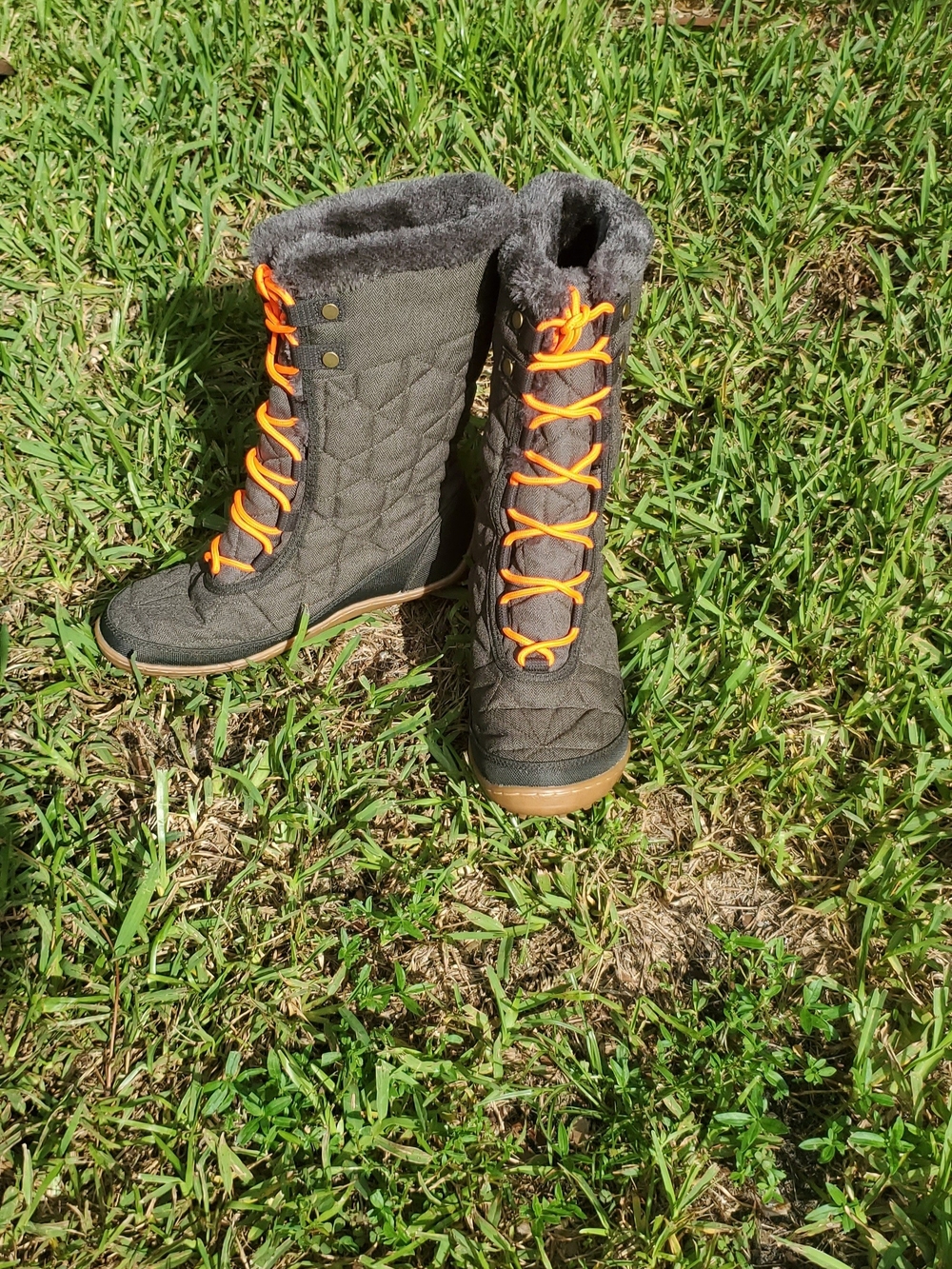 Columbia Women's Olive Green Lace-Up Winter Boots Orange Laces & Gray Faux Fur